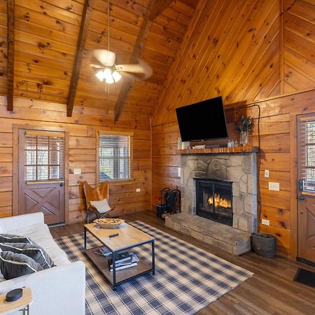 Dudley II By Avantstay Comfortable Cabin W Hot Tub Views ピジョンフォージ エクステリア 写真