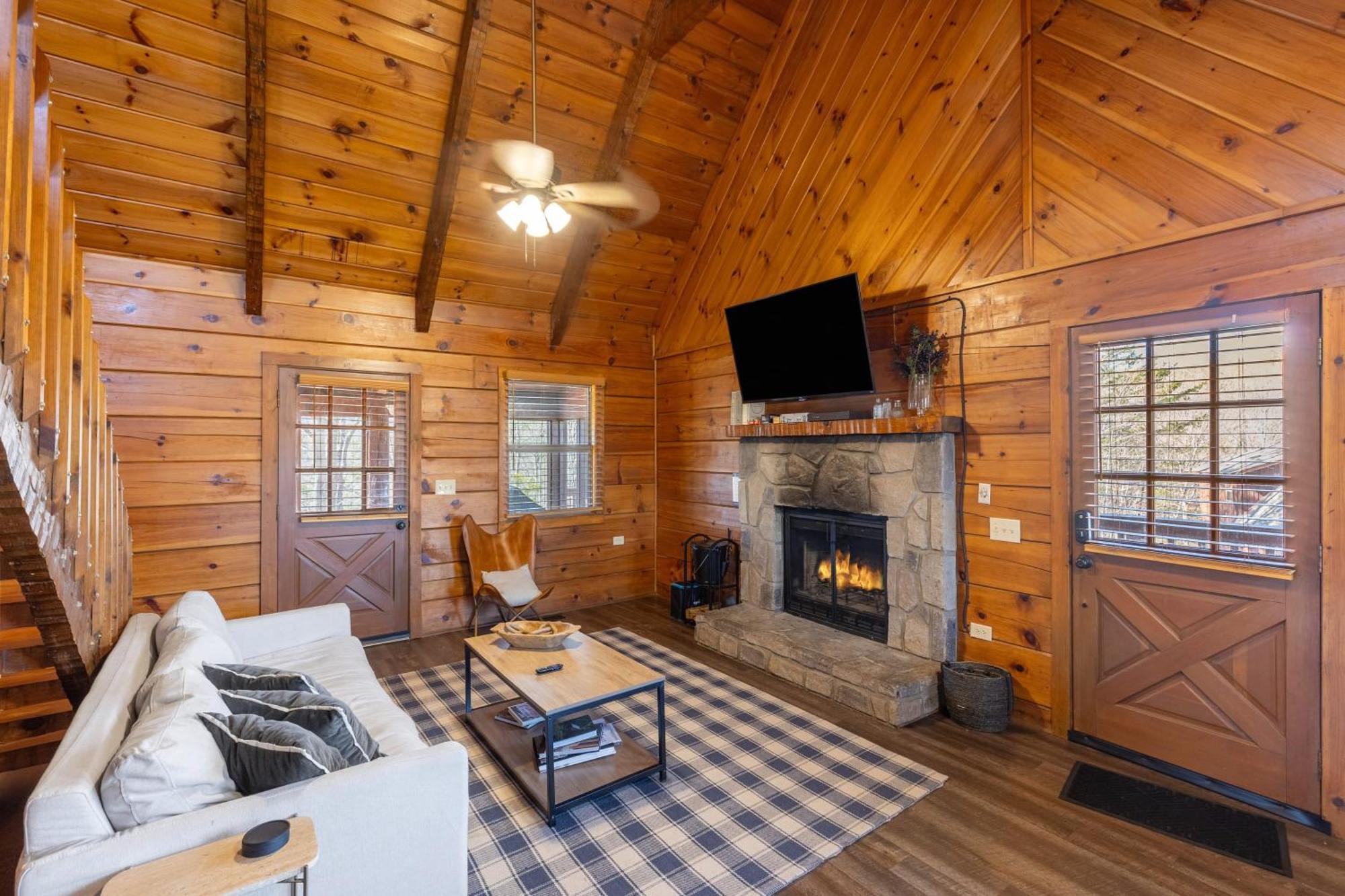 Dudley II By Avantstay Comfortable Cabin W Hot Tub Views ピジョンフォージ エクステリア 写真