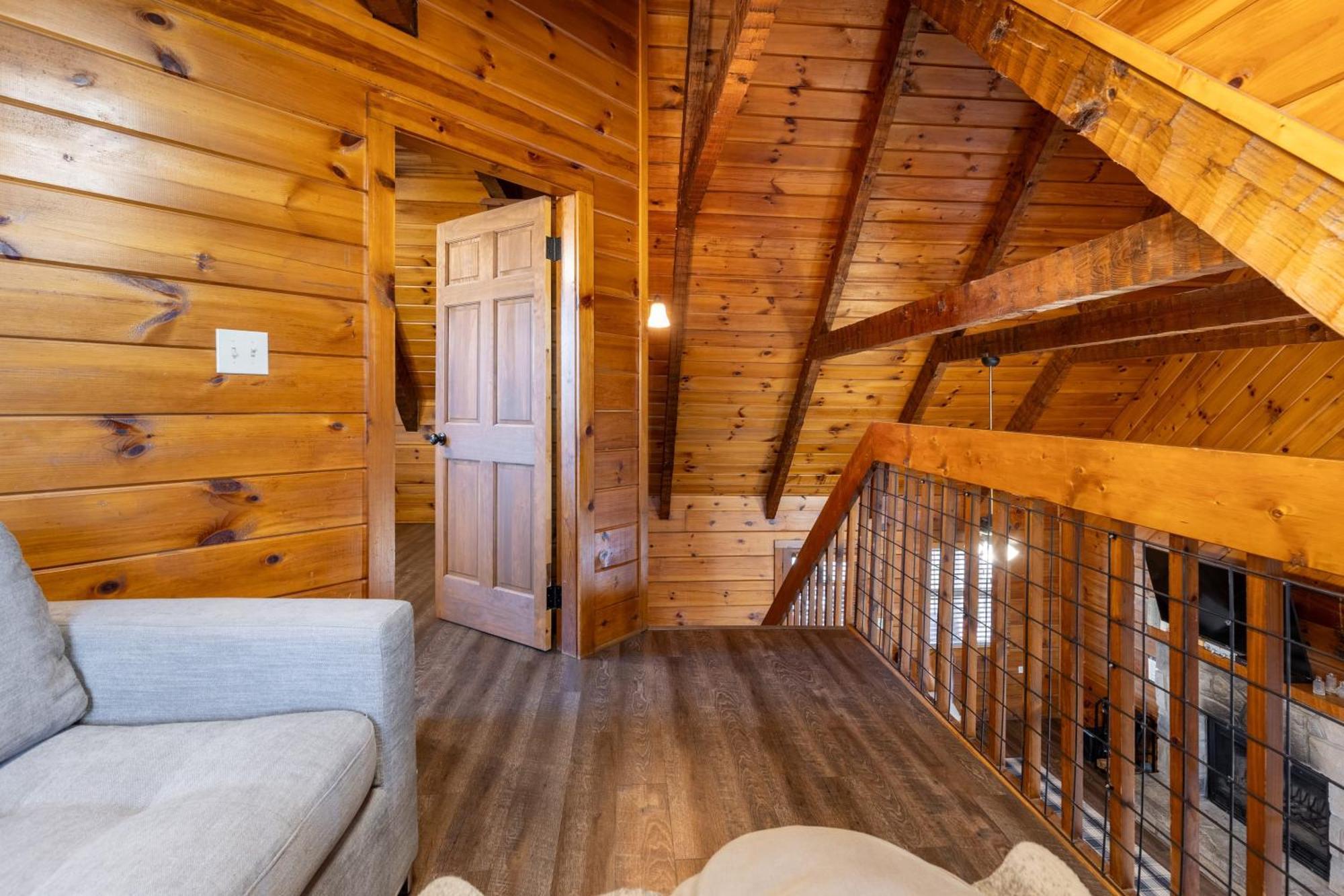 Dudley II By Avantstay Comfortable Cabin W Hot Tub Views ピジョンフォージ エクステリア 写真